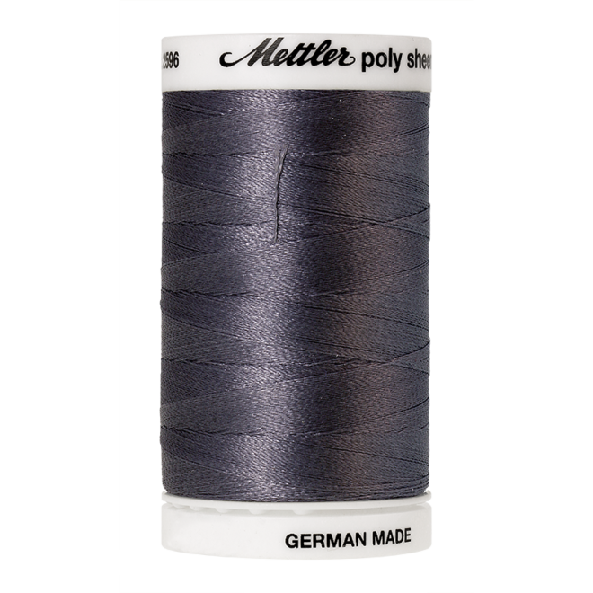 Amann Mettler Poly Sheen Leadville glänzt durch den trilobalen Fadenquerschnitt besonders schön. Zum Sticken, Quilten, Nähen. 800m Spule