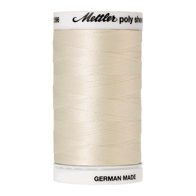 Amann Mettler Poly Sheen Cream glänzt durch den trilobalen Fadenquerschnitt besonders schön. Zum Sticken, Quilten, Nähen. 800m Spule