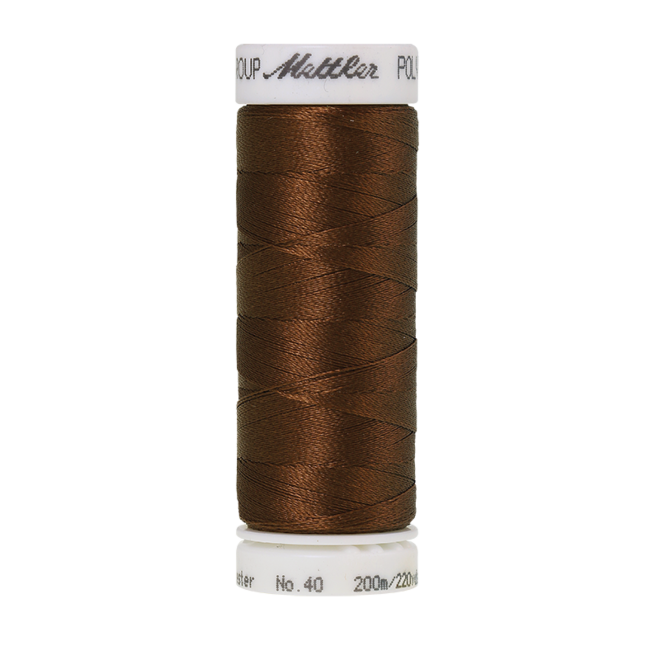 Amann Mettler Poly Sheen Redwood glänzt durch den trilobalen Fadenquerschnitt besonders schön. Zum Sticken, Quilten, Nähen. 200m Spule
