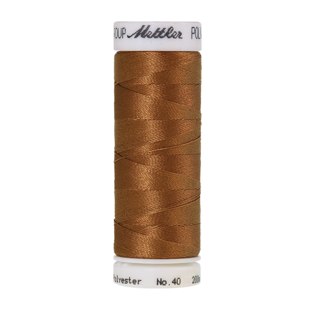 Amann Mettler Poly Sheen Bronze glänzt durch den trilobalen Fadenquerschnitt besonders schön. Zum Sticken, Quilten, Nähen. 200m Spule