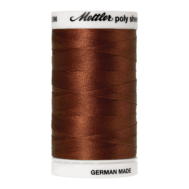 Amann Mettler Poly Sheen Rust glänzt durch den trilobalen Fadenquerschnitt besonders schön. Zum Sticken, Quilten, Nähen. 800m Spule