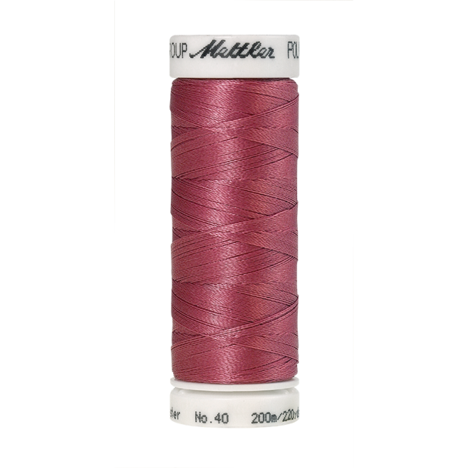 Amann Mettler Poly Sheen Dusty Mauve glänzt durch den trilobalen Fadenquerschnitt besonders schön. Zum Sticken, Quilten, Nähen. 200m Spule