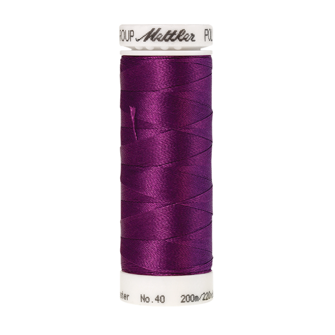 Amann Mettler Poly Sheen Sangria glänzt durch den trilobalen Fadenquerschnitt besonders schön. Zum Sticken, Quilten, Nähen. 200m Spule