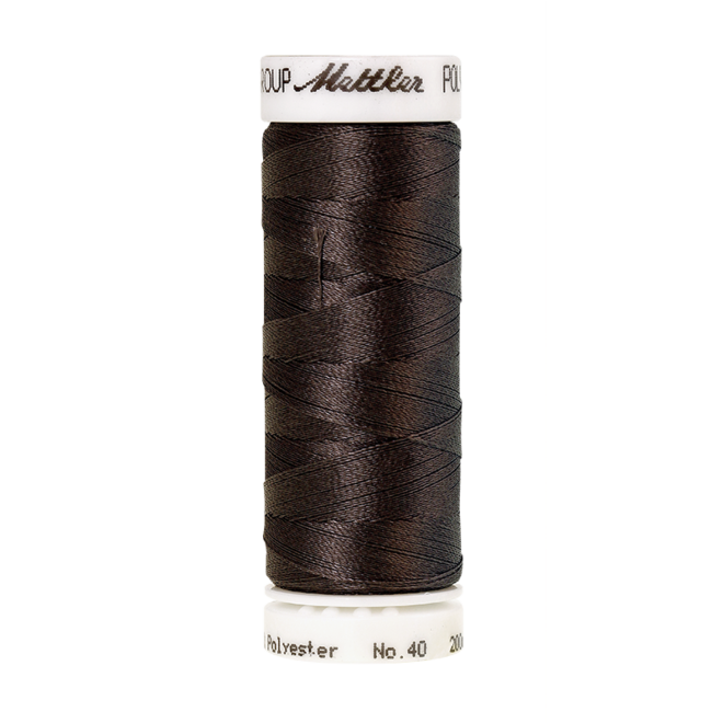 Amann Mettler Poly Sheen Black Chrome glänzt durch den trilobalen Fadenquerschnitt besonders schön. Zum Sticken, Quilten, Nähen. 200m Spule