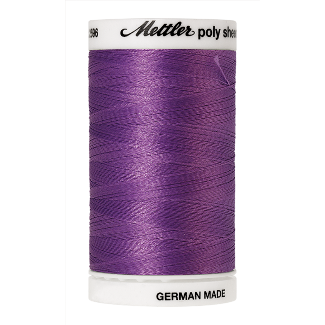 Amann Mettler Poly Sheen Wild Iris glänzt durch den trilobalen Fadenquerschnitt besonders schön. Zum Sticken, Quilten, Nähen. 800m Spule