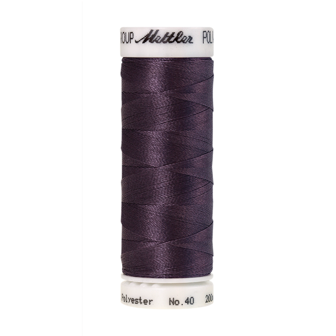 Amann Mettler Poly Sheen Columbine glänzt durch den trilobalen Fadenquerschnitt besonders schön. Zum Sticken, Quilten, Nähen. 200m Spule
