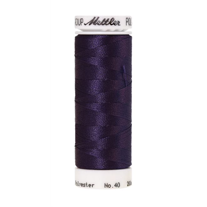 Amann Mettler Poly Sheen Concord Fog glänzt durch den trilobalen Fadenquerschnitt besonders schön. Zum Sticken, Quilten, Nähen. 200m Spule