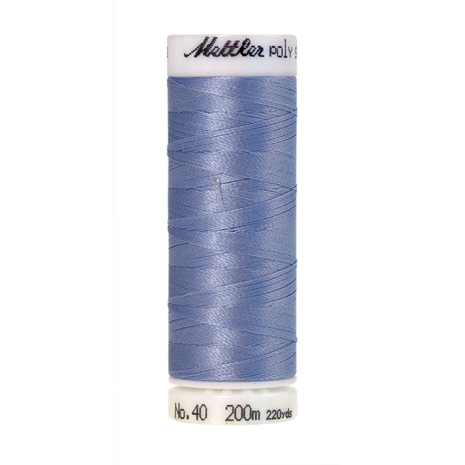Amann Mettler Poly Sheen Lake Blue glänzt durch den trilobalen Fadenquerschnitt besonders schön. Zum Sticken, Quilten, Nähen. 200m Spule