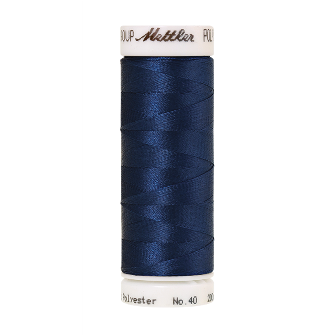 Amann Mettler Poly Sheen Royal Navy glänzt durch den trilobalen Fadenquerschnitt besonders schön. Zum Sticken, Quilten, Nähen. 200m Spule