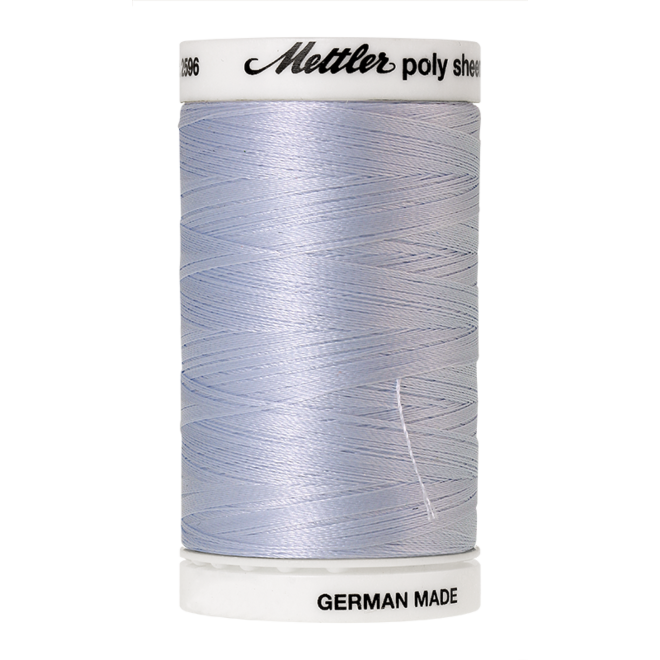 Amann Mettler Poly Sheen Ice Cap glänzt durch den trilobalen Fadenquerschnitt besonders schön. Zum Sticken, Quilten, Nähen. 800m Spule