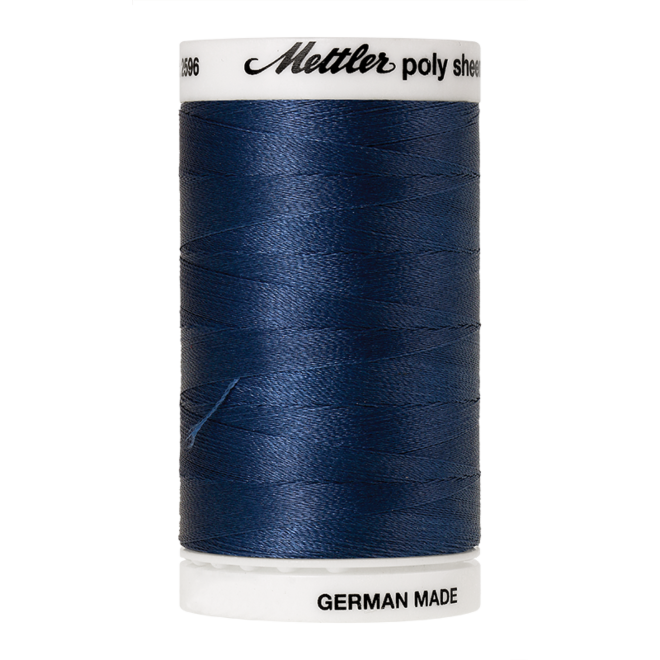 Amann Mettler Poly Sheen Harbor glänzt durch den trilobalen Fadenquerschnitt besonders schön. Zum Sticken, Quilten, Nähen. 800m Spule