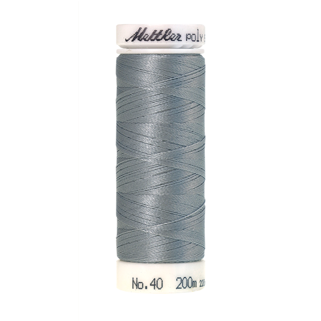 Amann Mettler Poly Sheen Winter Frost glänzt durch den trilobalen Fadenquerschnitt besonders schön. Zum Sticken, Quilten, Nähen. 200m Spule