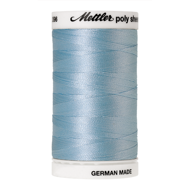 Amann Mettler Poly Sheen River Mist glänzt durch den trilobalen Fadenquerschnitt besonders schön. Zum Sticken, Quilten, Nähen. 800m Spule