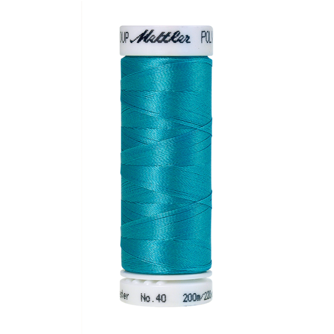 Amann Mettler Poly Sheen Danish Teal glänzt durch den trilobalen Fadenquerschnitt besonders schön. Zum Sticken, Quilten, Nähen. 200m Spule