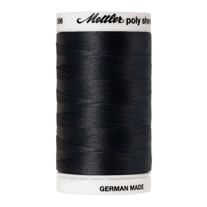 Amann Mettler Poly Sheen Charcoal glänzt durch den trilobalen Fadenquerschnitt besonders schön. Zum Sticken, Quilten, Nähen. 800m Spule