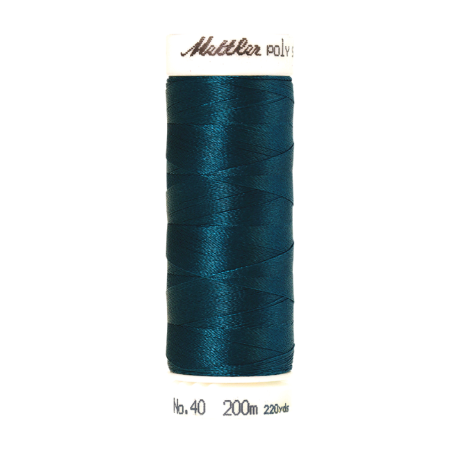 Amann Mettler Poly Sheen Deep Sea Blue glänzt durch den trilobalen Fadenquerschnitt besonders schön. Zum Sticken, Quilten, Nähen. 200m Spule
