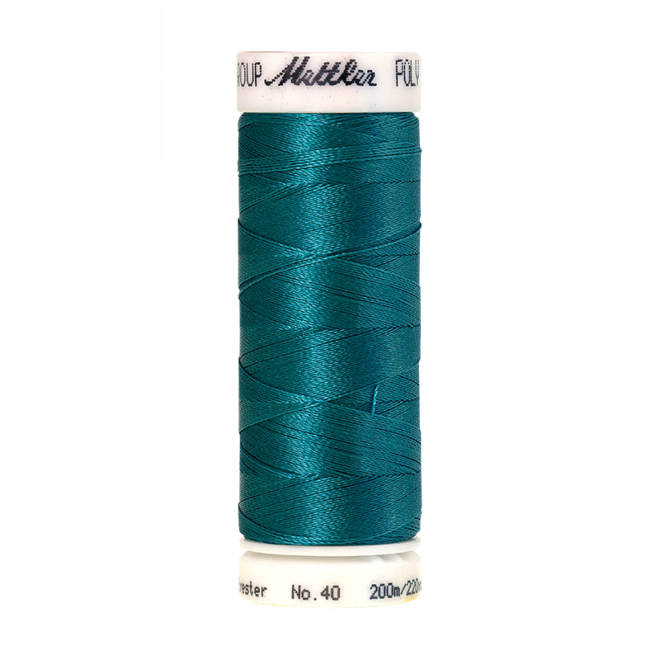 Amann Mettler Poly Sheen Truly Teal glänzt durch den trilobalen Fadenquerschnitt besonders schön. Zum Sticken, Quilten, Nähen. 200m Spule