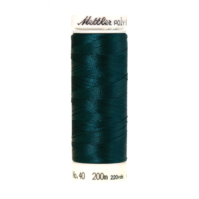 Amann Mettler Poly Sheen Spruce glänzt durch den trilobalen Fadenquerschnitt besonders schön. Zum Sticken, Quilten, Nähen. 200m Spule