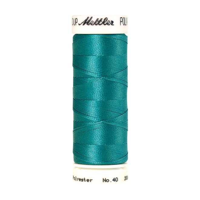 Amann Mettler Poly Sheen Deep Aqua glänzt durch den trilobalen Fadenquerschnitt besonders schön. Zum Sticken, Quilten, Nähen. 200m Spule