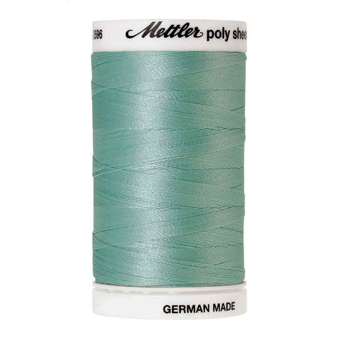 Amann Mettler Poly Sheen Luster glänzt durch den trilobalen Fadenquerschnitt besonders schön. Zum Sticken, Quilten, Nähen. 800m Spule