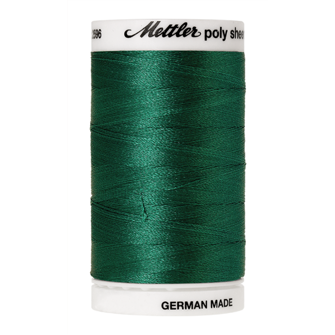 Amann Mettler Poly Sheen Green glänzt durch den trilobalen Fadenquerschnitt besonders schön. Zum Sticken, Quilten, Nähen. 800m Spule