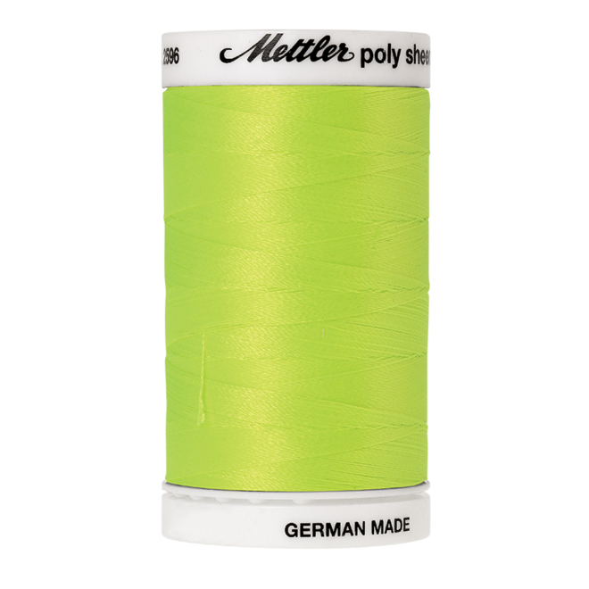 Amann Mettler Poly Sheen Sour Apple glänzt durch den trilobalen Fadenquerschnitt besonders schön. Zum Sticken, Quilten, Nähen. 800m Spule