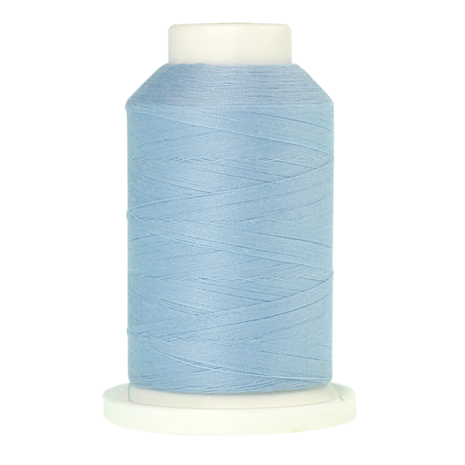 Amann Mettler Seracor in der Farbe Winter Frost auf der 1000m Kone. Seracor ist der Allesnäher unter den Overlock-Garnen!