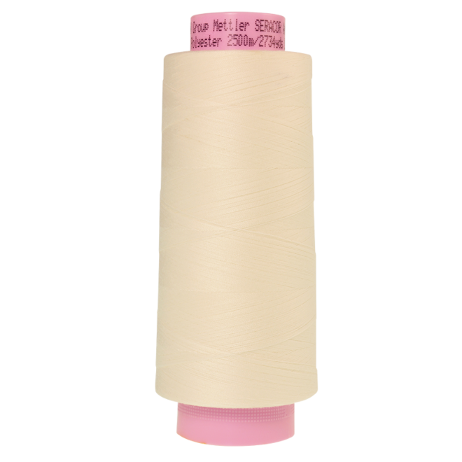Amann Mettler Seracor in der Farbe Eggshell auf der 2500m Kone. Seracor ist der Allesnäher unter den Overlock-Garnen!