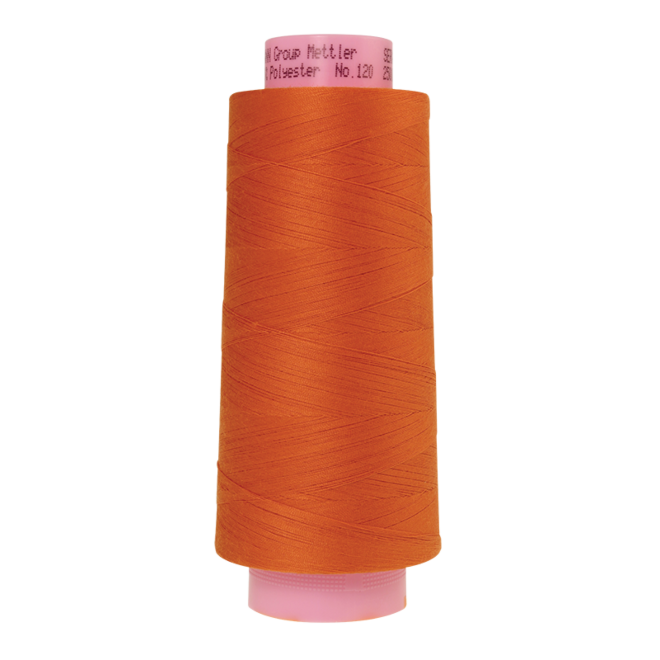 Amann Mettler Seracor in der Farbe Clay auf der 2500m Kone. Seracor ist der Allesnäher unter den Overlock-Garnen!