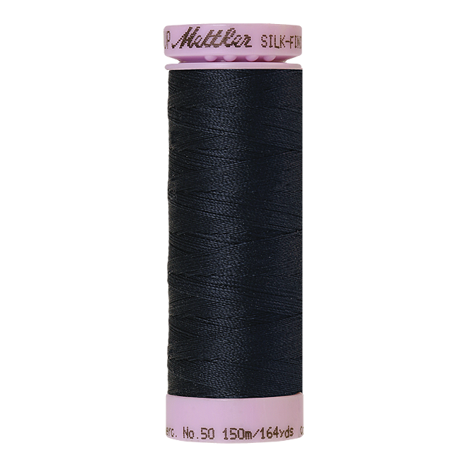 Silk-Finish Cotton 50, 150m - Black Iris: Reines Baumwollgarn aus 100% langstapliger, ägyptischer Baumwollte von Amann Mettler