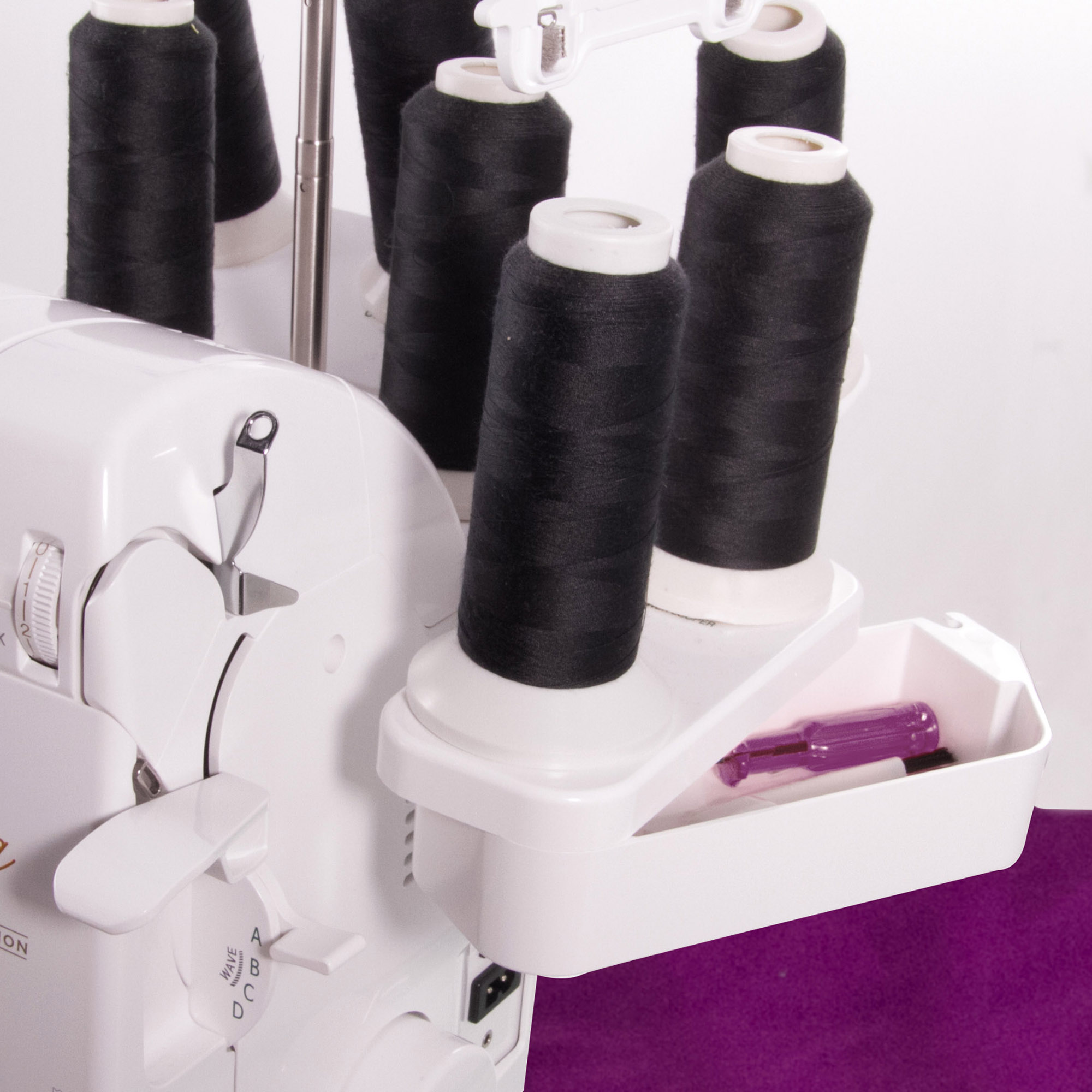 praktisches Zubehörfach bei babylock Gloria